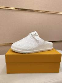 Picture of Louis Vuitton Slippers _SKULVsz38-44hnq0902873